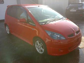 2003 Mitsubishi Colt Pictures