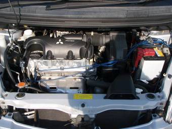 2003 Mitsubishi Colt Pictures