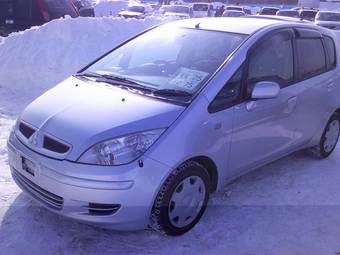 2003 Mitsubishi Colt Photos