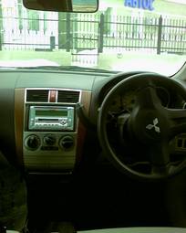 2003 Mitsubishi Colt Pictures