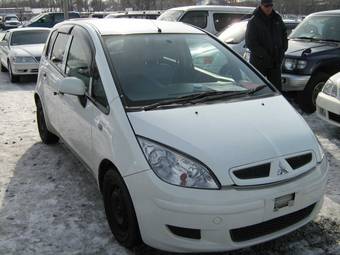 2003 Mitsubishi Colt Pictures