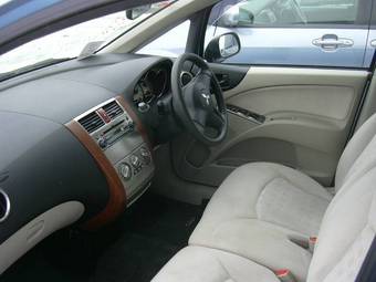 2003 Mitsubishi Colt Photos