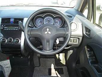 2003 Mitsubishi Colt Photos