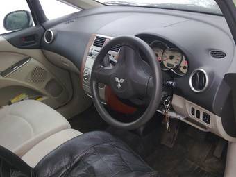 2003 Mitsubishi Colt Pictures