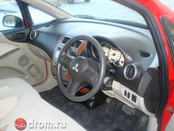 2003 Mitsubishi Colt Pictures