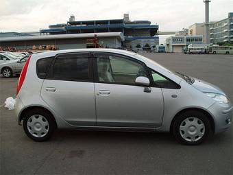 2003 Mitsubishi Colt Photos