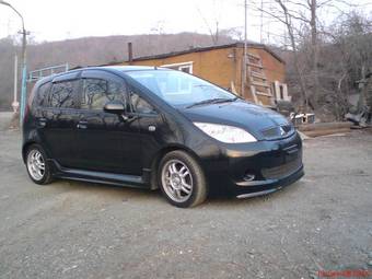 2003 Mitsubishi Colt Photos