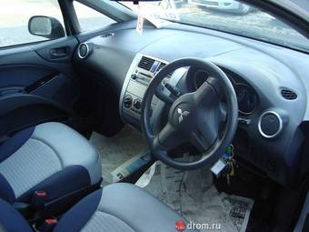 2003 Mitsubishi Colt Photos