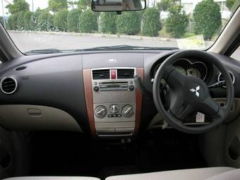 2003 Mitsubishi Colt Pictures