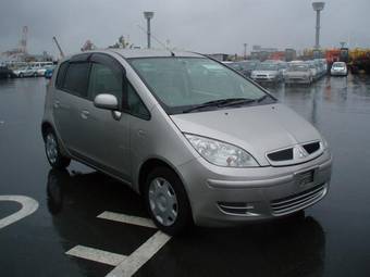 2003 Mitsubishi Colt Photos