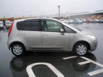 2003 Mitsubishi Colt Pictures