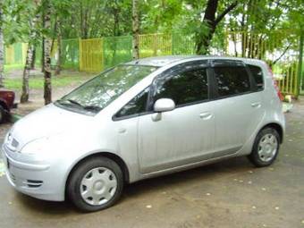 2003 Mitsubishi Colt Pictures