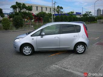 2003 Mitsubishi Colt Photos