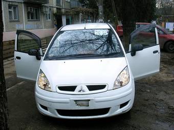 2003 Mitsubishi Colt Photos