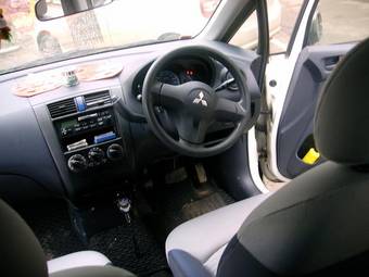 2003 Mitsubishi Colt Pictures