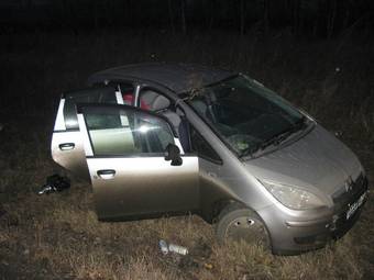2003 Mitsubishi Colt Photos