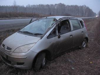 2003 Mitsubishi Colt Photos