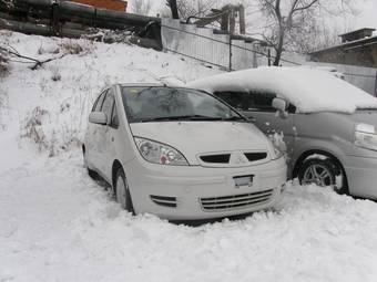 2003 Mitsubishi Colt Pictures