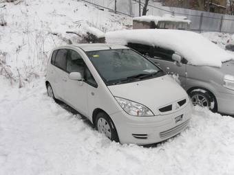 2003 Mitsubishi Colt Pictures