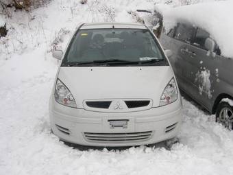 2003 Mitsubishi Colt Photos