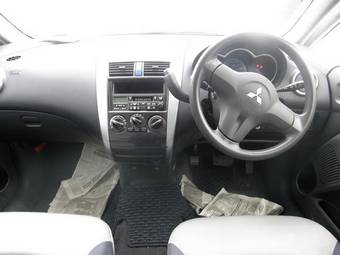2003 Mitsubishi Colt Photos