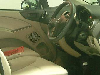 2003 Mitsubishi Colt Photos