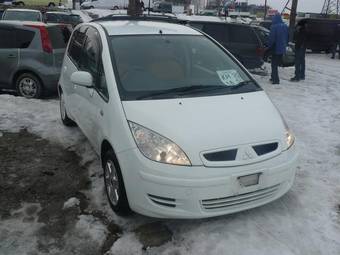 2003 Mitsubishi Colt Photos