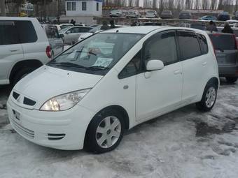 2003 Mitsubishi Colt Pictures