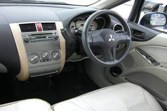 2003 Mitsubishi Colt Photos