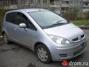 2003 Mitsubishi Colt Pictures
