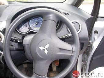 2003 Mitsubishi Colt Pictures