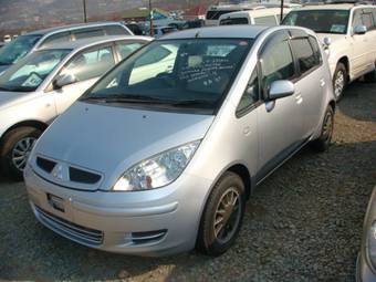 2003 Mitsubishi Colt Photos