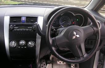 2003 Mitsubishi Colt Pictures