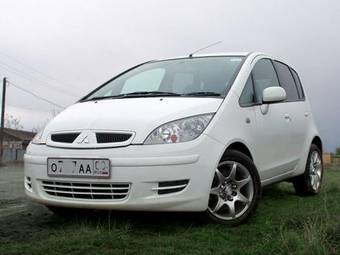 2003 Mitsubishi Colt Photos