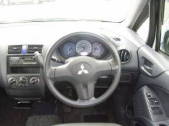 2003 Mitsubishi Colt Pictures