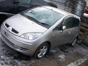 2003 Mitsubishi Colt Photos
