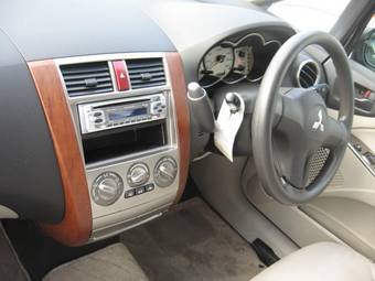 2003 Mitsubishi Colt Pictures