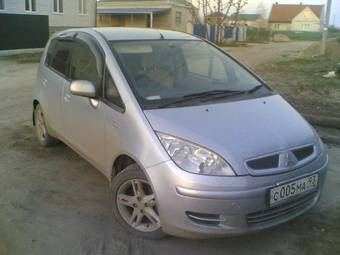 2003 Mitsubishi Colt Pictures