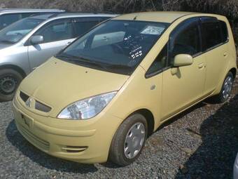 2003 Mitsubishi Colt Pictures