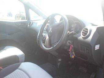 2003 Mitsubishi Colt Pictures
