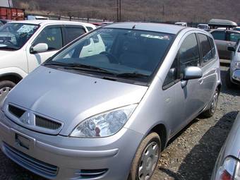 2003 Mitsubishi Colt Pictures