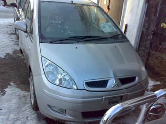 2003 Mitsubishi Colt Pictures
