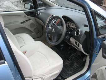 2003 Mitsubishi Colt Pictures