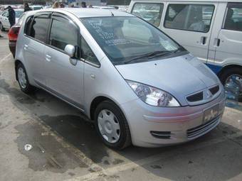 2003 Mitsubishi Colt Photos
