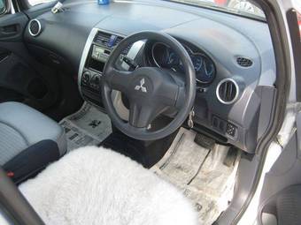 2003 Mitsubishi Colt Photos