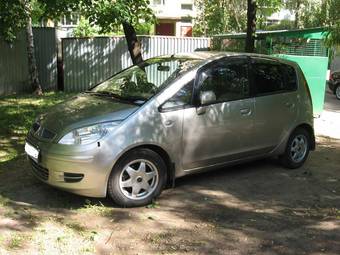 2003 Mitsubishi Colt Pictures