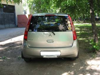 2003 Mitsubishi Colt Photos