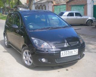 2003 Mitsubishi Colt Photos