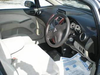 2003 Mitsubishi Colt Pictures