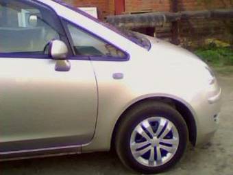 2003 Mitsubishi Colt Images